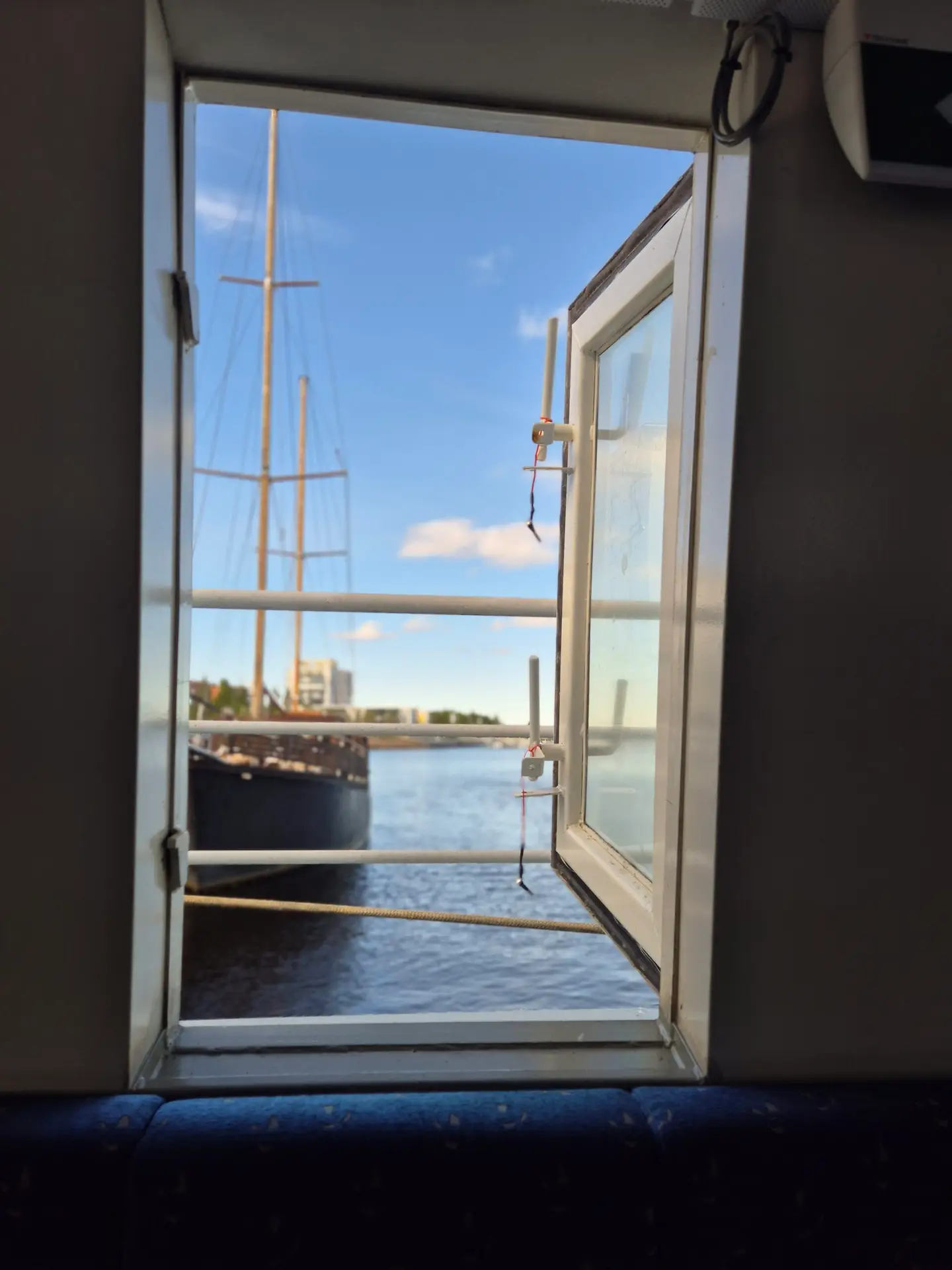 Oulu Lines – Ikkuna